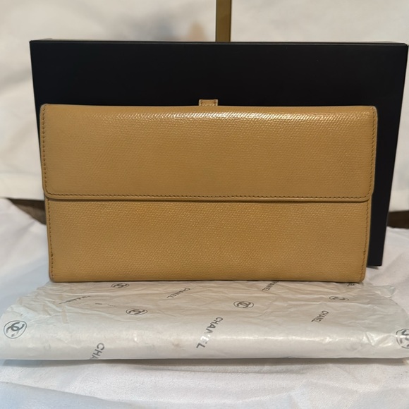Chanel Wallet - double sided snap wallet. With COA - Picture 2 of 9